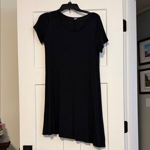 Black Short-Sleeve Swing Tunic dress